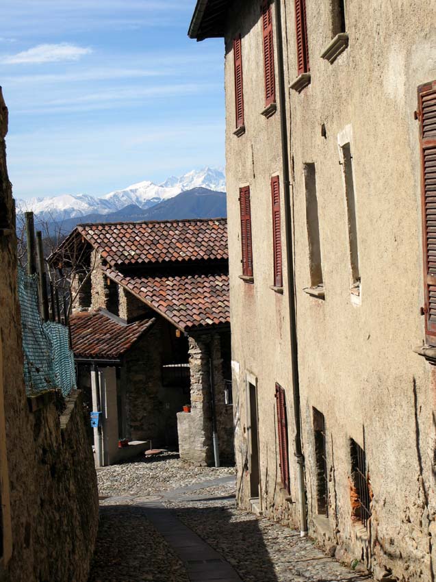 10 durch diese Gasse musst du fahren