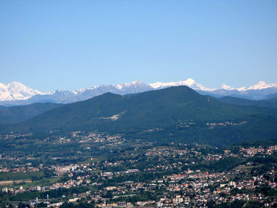 11 in der Mitte Monte Leone