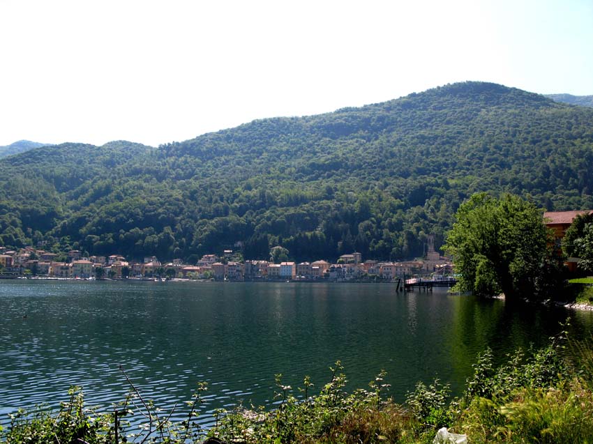 06 Porto Ceresio und darüber der Urwald