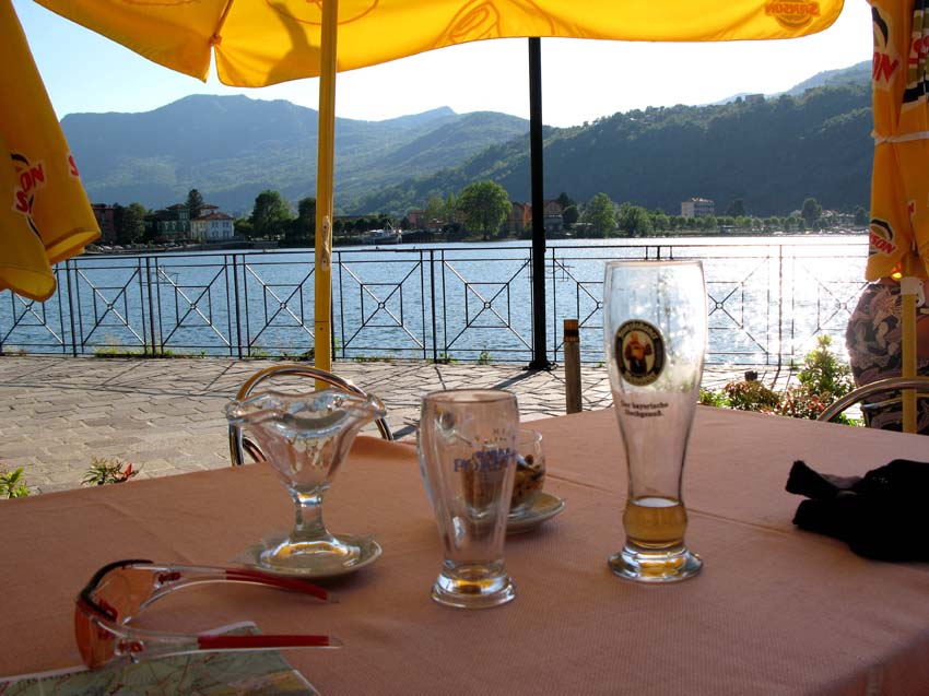 36 das verdiente Bier in Porto Ceresio