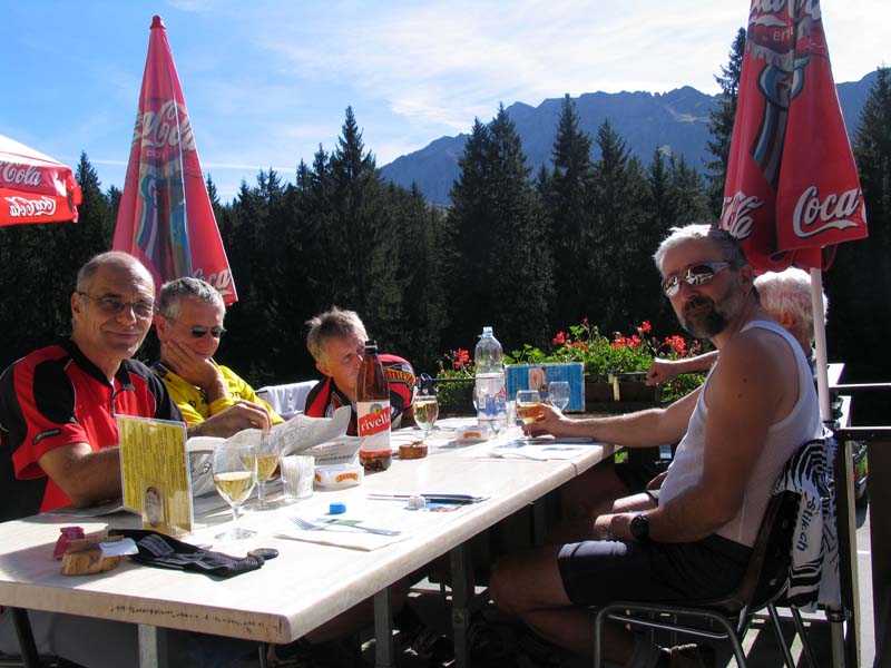 12 Mittagessen im Salwidili