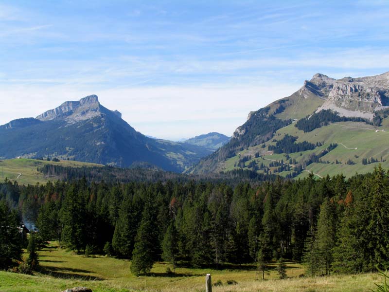 18 links der Hohgant rechts der Schiebenguetsch