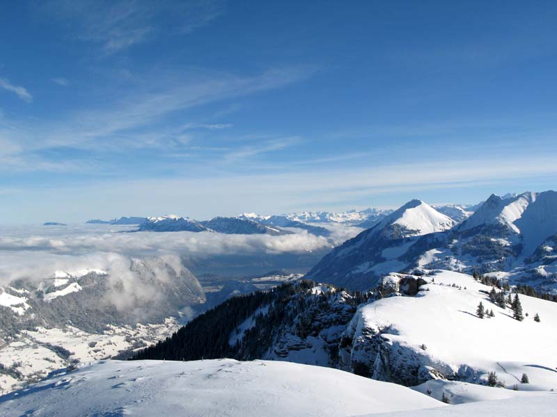 22 Blick vom Turnen auf den Thunersee und Niesen