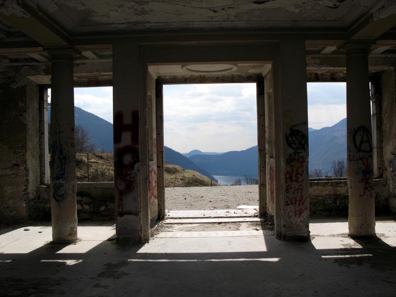 24 Eingangshalle mit tollem Ausblick