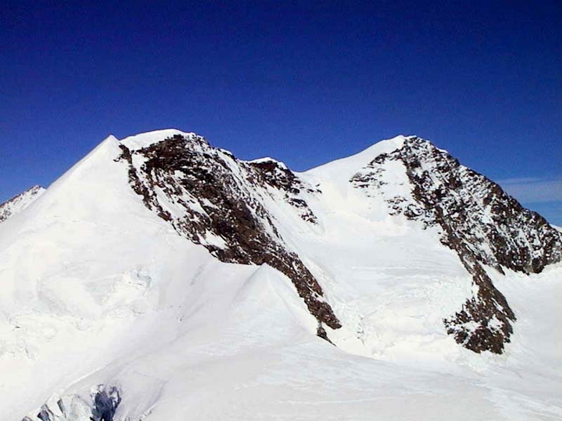 25 Liskamm West und Ostgipfel unser Ziel vom naechsten Tag