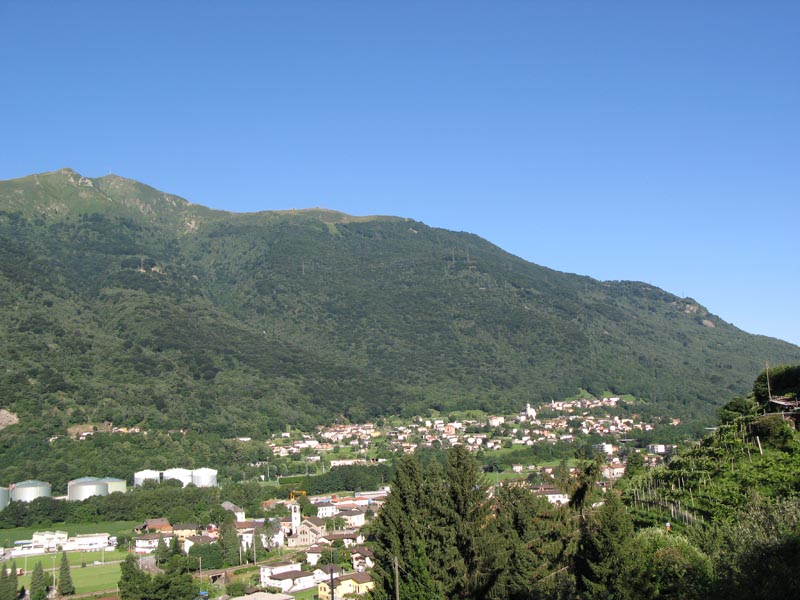 16 Bironico mit Blick auf den Tamaro