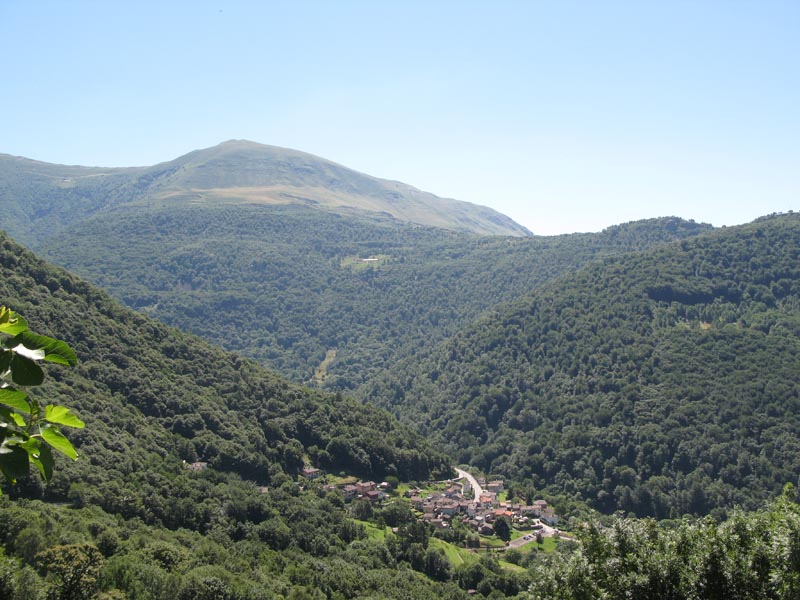 22 Blick hinunter nach Medelio und Monte Bar