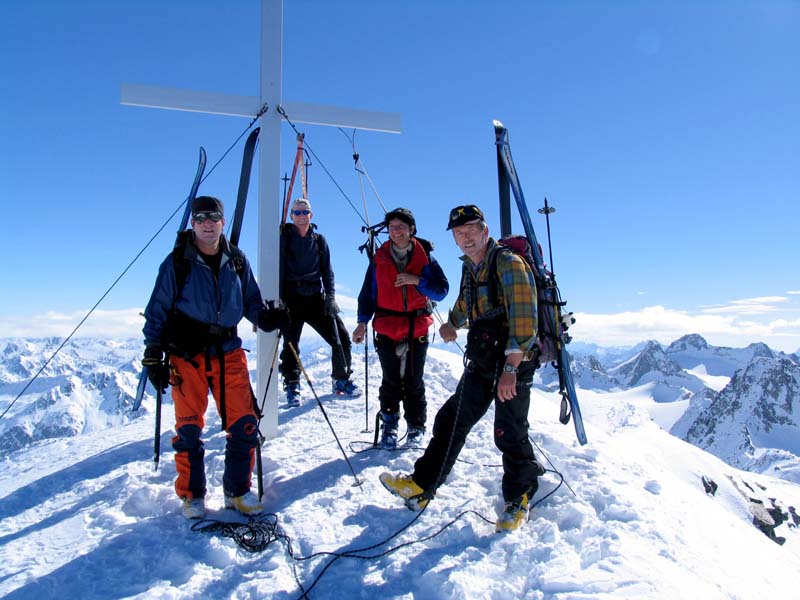 50_Gipfelkreuz_vom_gross_Muttenhorn
