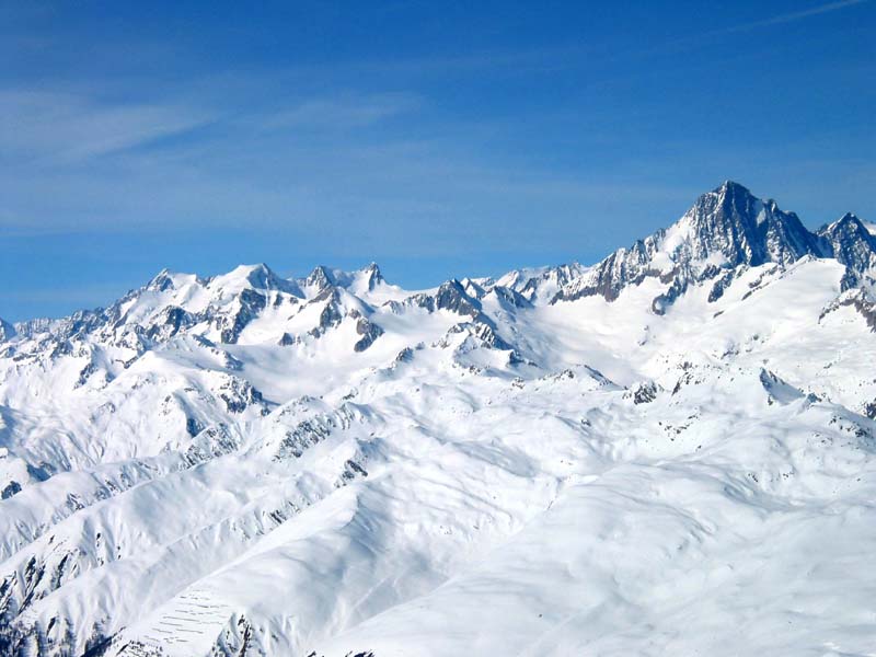 55_rechts_das_Finsteraarhorn