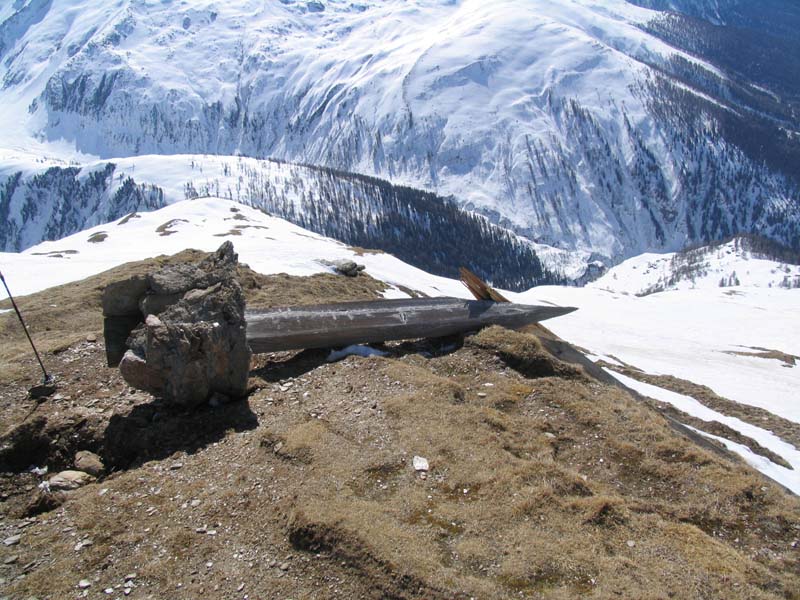 61c_das_grosse_Kreuz_liegt_am_Boden