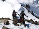 47_Skis_auf_dem_Rucksack