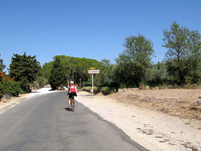 05 Einfahrt in Lourmarin