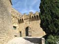 18 Eingang zum Schloss Ansouis