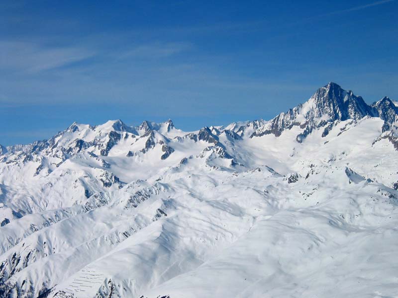 55_rechts_das_Finsteraarhorn