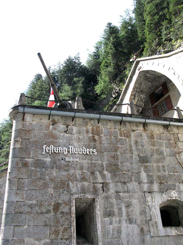 02a vorbei an der alten Festung