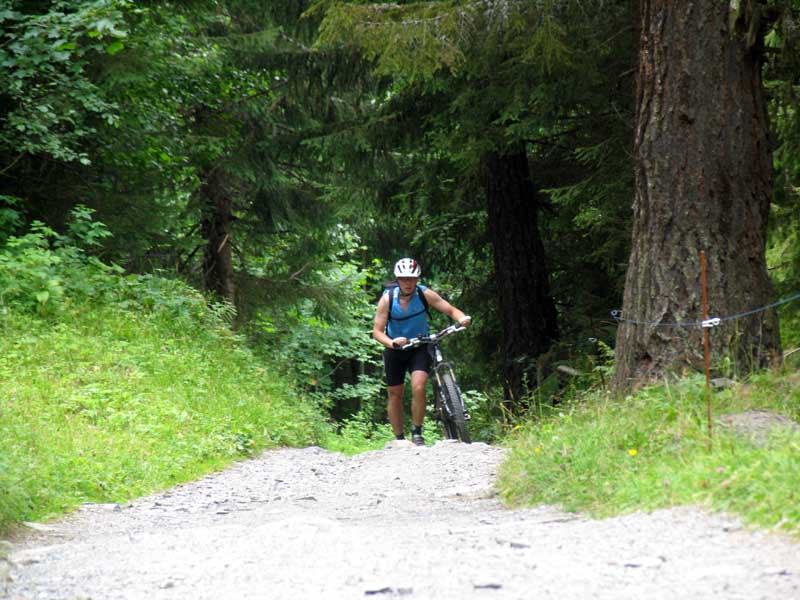 097_Steiler_Aufstieg_zum_Col_de_Voza