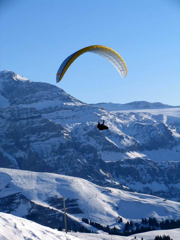 20 im Hintergrund Wildstrubel West und die Plain Morte