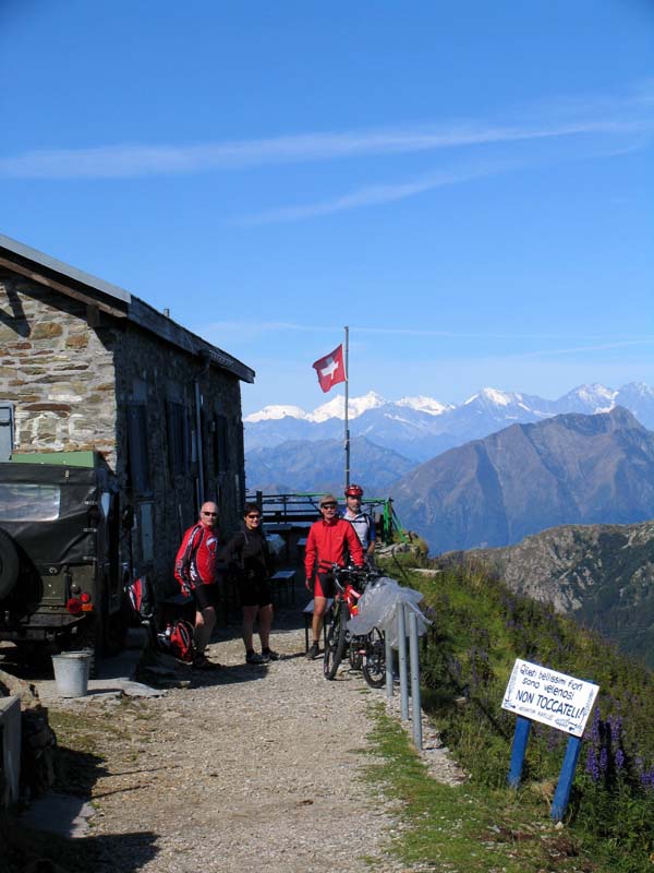12 SAC Huette auf dem Tamaro