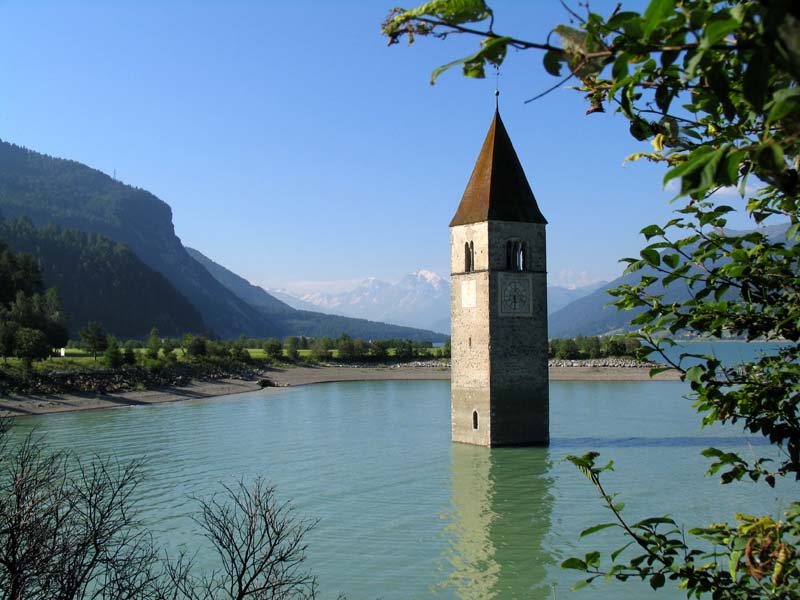 305_vorbei_am_Reschensee