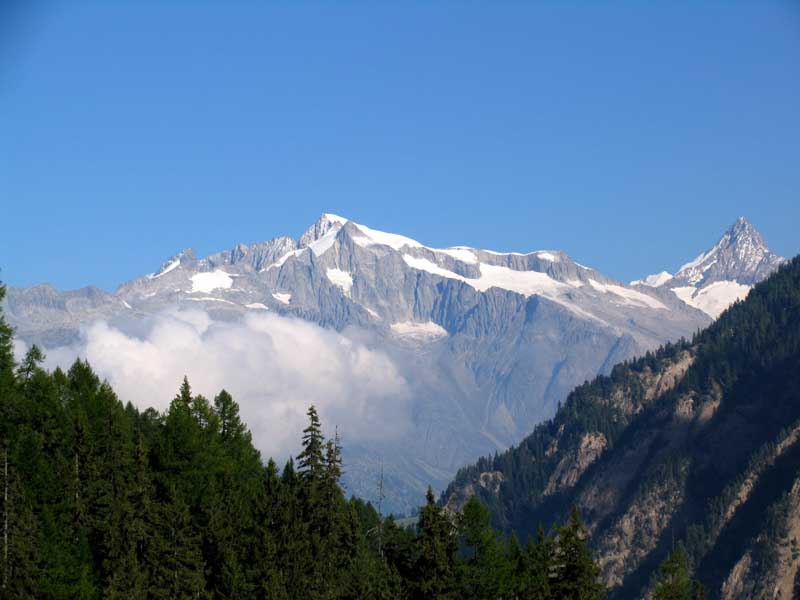 10_im_Hintergrund_das_Finsteraarhorn