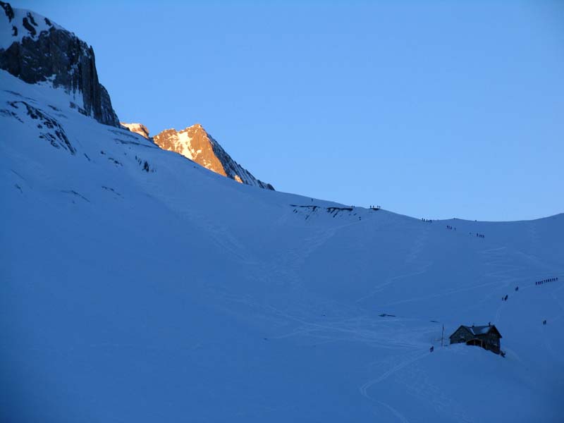 04 Wildhornhuette und Germanrippe in der Morgensonne