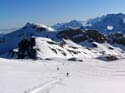 12 auf dem Wildhorngletscher im Hintergrund Schnidehorn